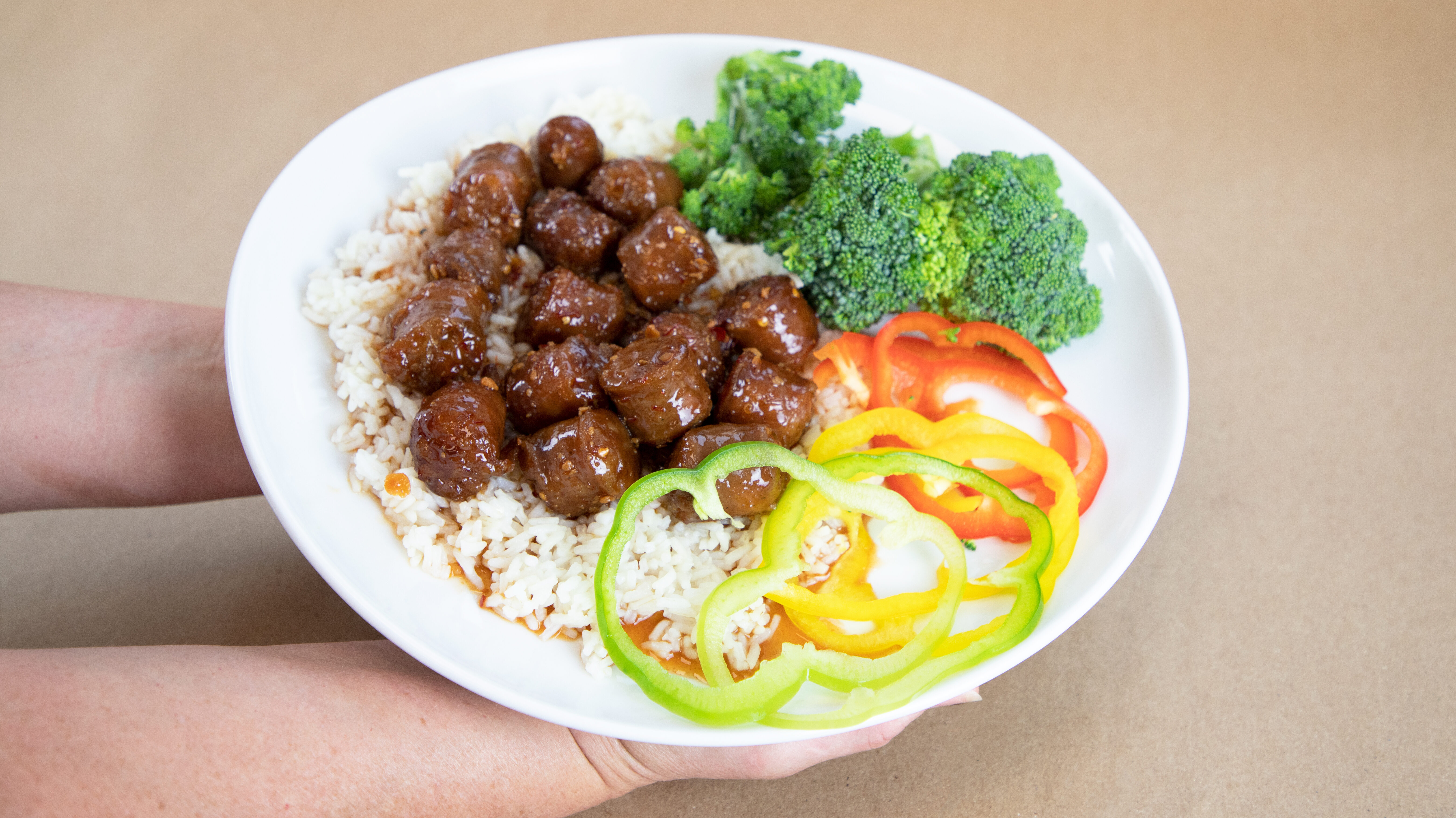 Platted sweet and spicy brats